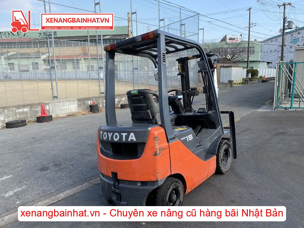 Xe nâng dầu 1.5 Tấn TOYOTA 02-8FD15 nâng cao 3m SX 2008