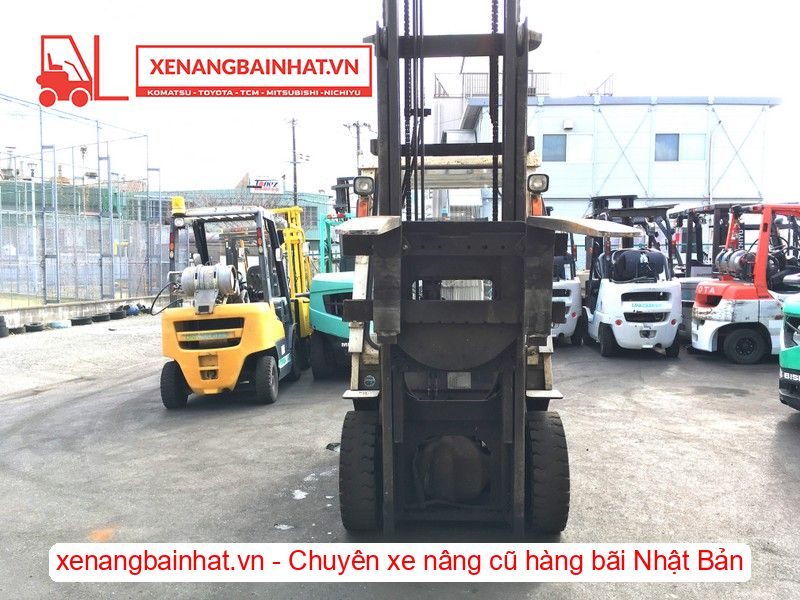 Xe nâng dầu 2.5 Tấn UNICARRIERS FD25T3Z nâng cao 4m SX 2015
