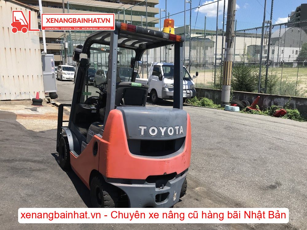 Xe nâng dầu 2 Tấn TOYOTA 02-8FDK20 nâng cao 3m SX 2008