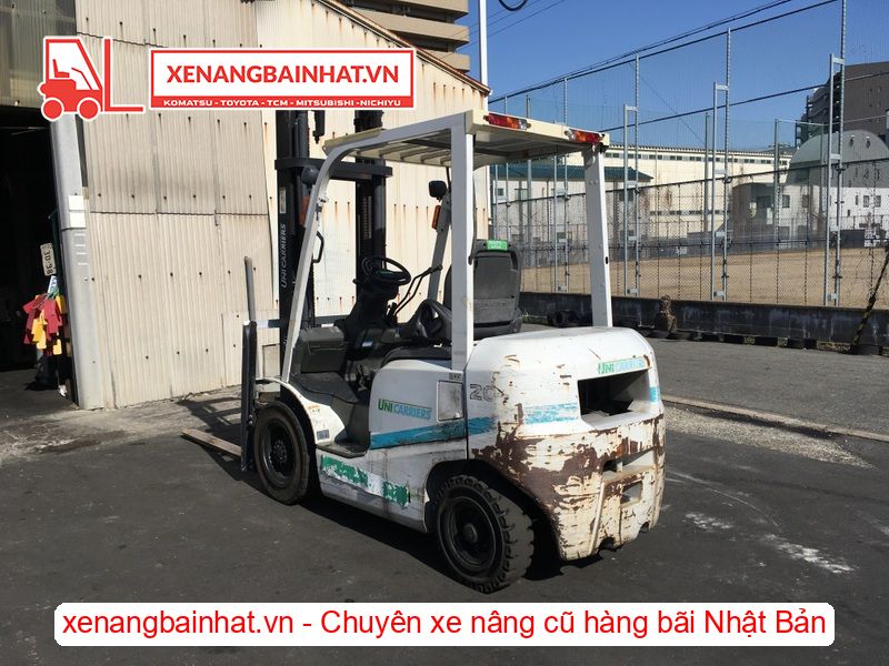 Xe nâng dầu 2 Tấn UNICARRIERS FD20T4 nâng cao 4m SX 2015