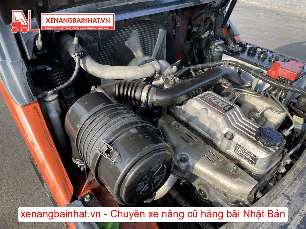 Xe nâng dầu 1.5 Tấn TOYOTA 02-8FD15 nâng cao 3m SX 2008