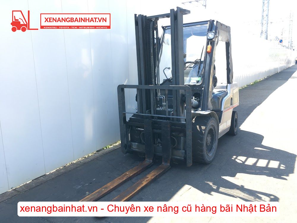 Xe nâng dầu 3.5 Tấn Nissan YG1F2A35 nâng cao 3m SX 2011