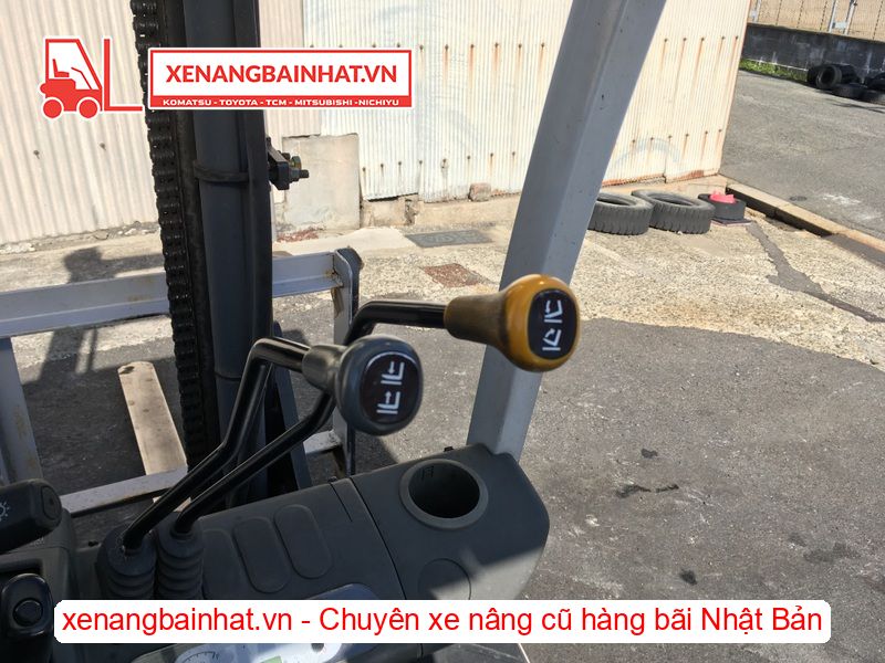Xe nâng dầu 2 Tấn UNICARRIERS FD20T4 nâng cao 4m SX 2015