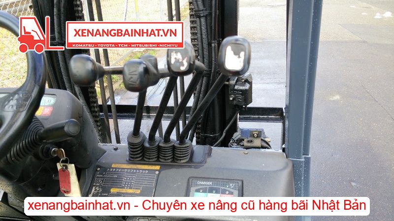 Xe nâng Điện 2 Tấn TOYOTA 7FBL20 nâng cao 3m SX 2013