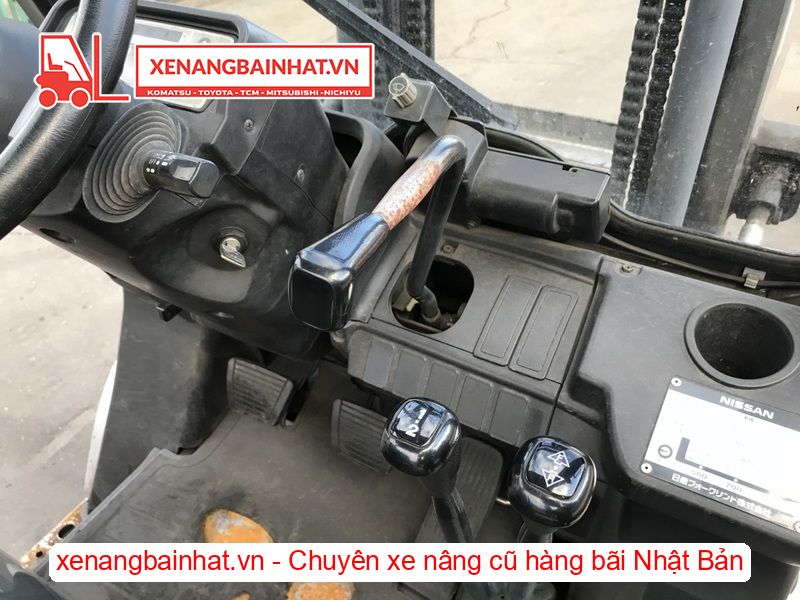 Xe nâng dầu 2.5 Tấn Nissan Y1F2M25 nâng cao 3m SX 2011