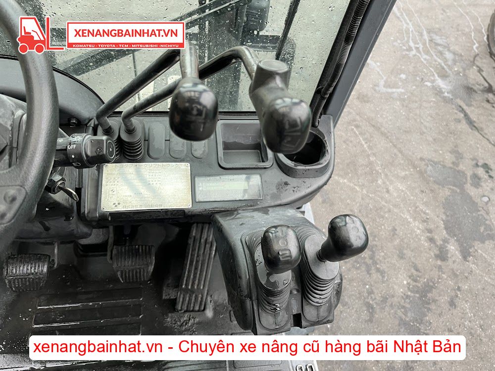 Xe nâng dầu 1.5 Tấn TOYOTA 8FD15 nâng cao 3.5m SX 2011