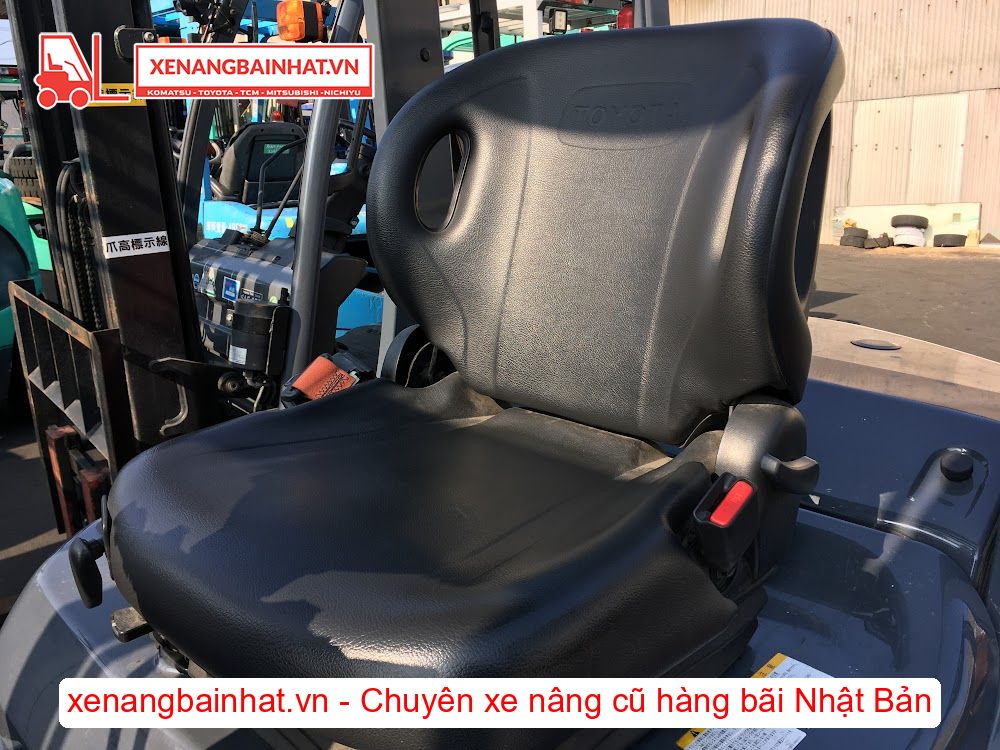Xe nâng dầu 2 Tấn TOYOTA 02-8FD20 nâng cao 4m SX 2021