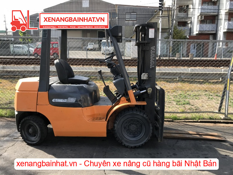 Xe nâng dầu Toyota 7FD25 2.5 Tấn qua sử dụng hàng bãi Nhật