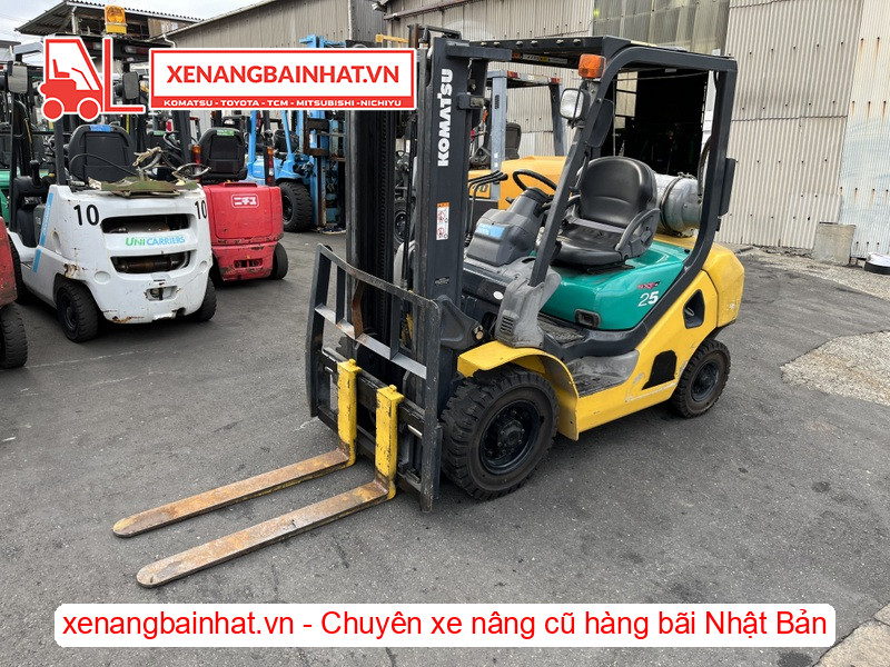 Xe nâng xăng Komatsu FG25T-16 2.5 Tấn, 3m-1 cũ hàng bãi Nhật