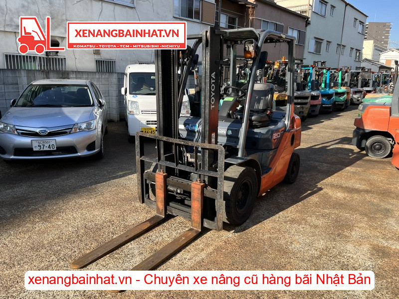 Xe nâng dầu 2 Tấn Toyota 02-8FD20 qua sử dụng hàng bãi Nhật