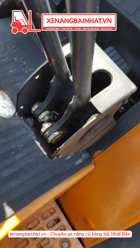 Xe nâng xăng Toyota 7FG10 1 Tấn, 4m-6 cũ hàng bãi Nhật