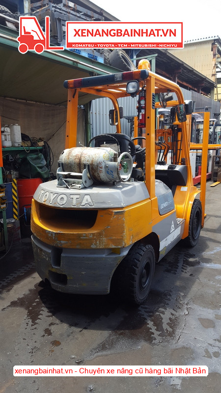 Xe nâng xăng Toyota 02-7FG30 3 Tấn, 3m-4 cũ hàng bãi Nhật